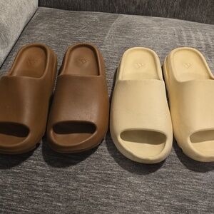 (2) Yeezy Used Slides - Authentic